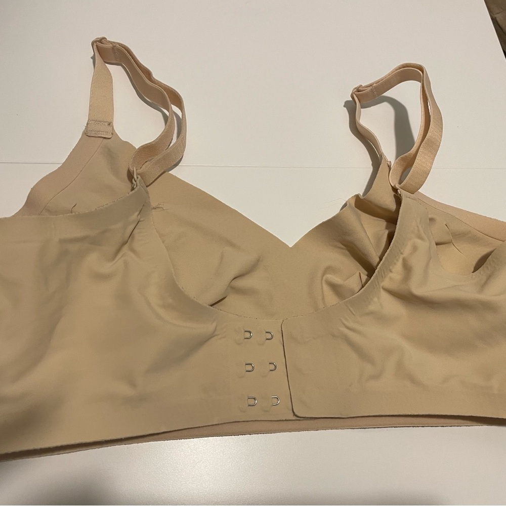 Shapermint Essentials V Neck Wireless Shaping Bra… - image 5